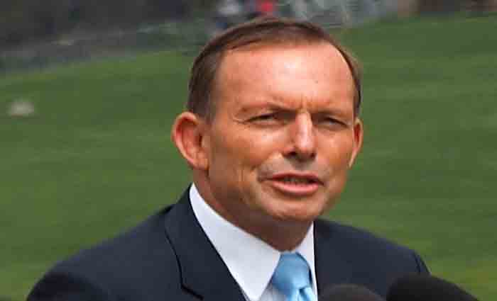 Tony Abbott and Malcolm Turnbull wield swords of flattery in negative gearing tax face-off