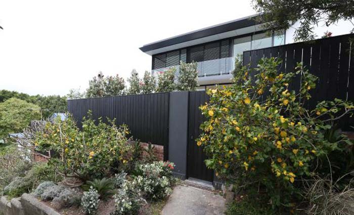 Actor Simon Baker upsizes to $6.5 million Bronte trophy home from Bondi Beach apartment