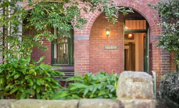 Dual international Craig Wing sells Centennial Park home