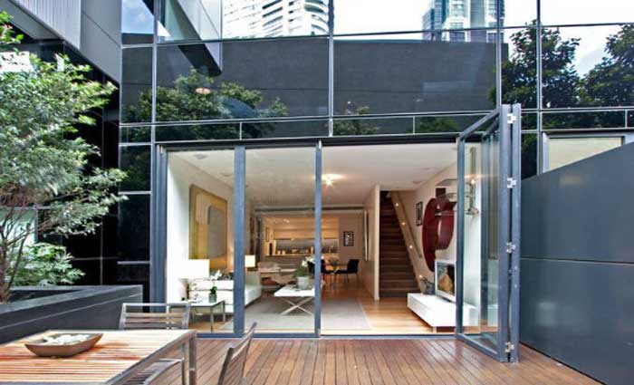 Sydney CBD apartment of Tara Moss under contract