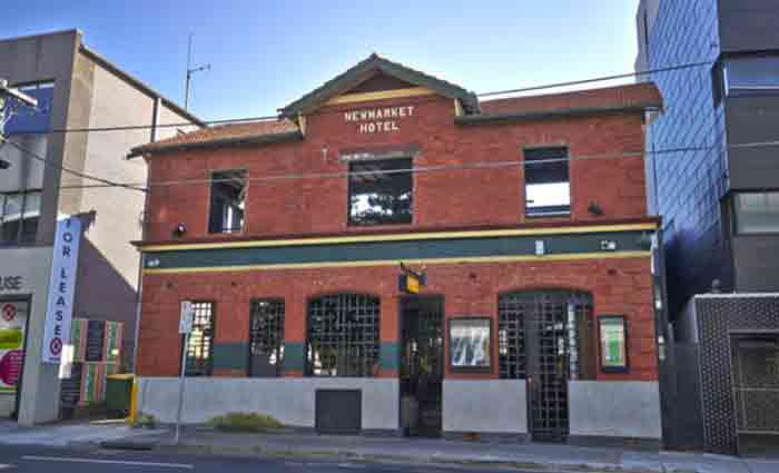 Premium St Kilda watering hole to go under the hammer