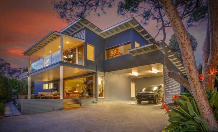 Actor Richard Roxburgh lists Bilgola home for Sunday auction