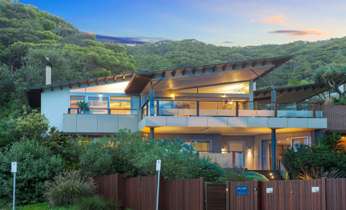 Singo sells Killcare beach house