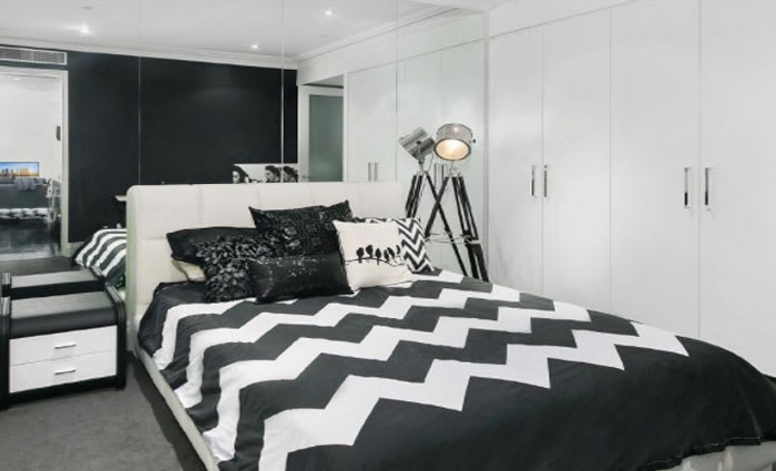 Singer Connie Mitchell cashing in on Potts Point investment