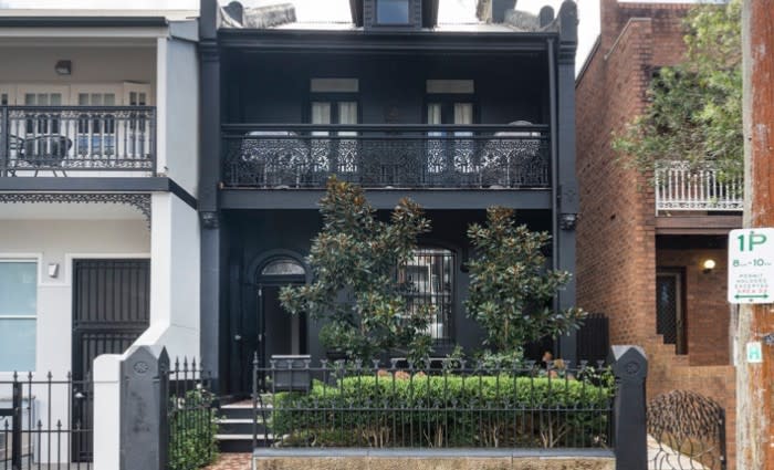 Hetti Perkins sells in Darlington