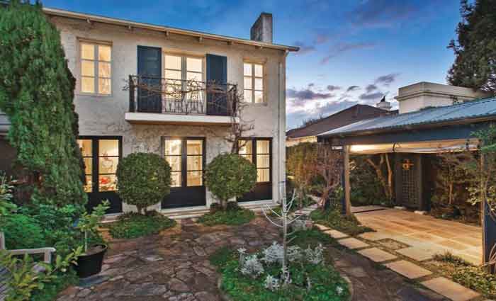 Toorak trophy home set for auction