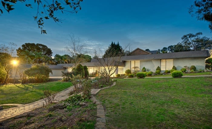 Treasurer orders foreigners to sell Mt Waverley property