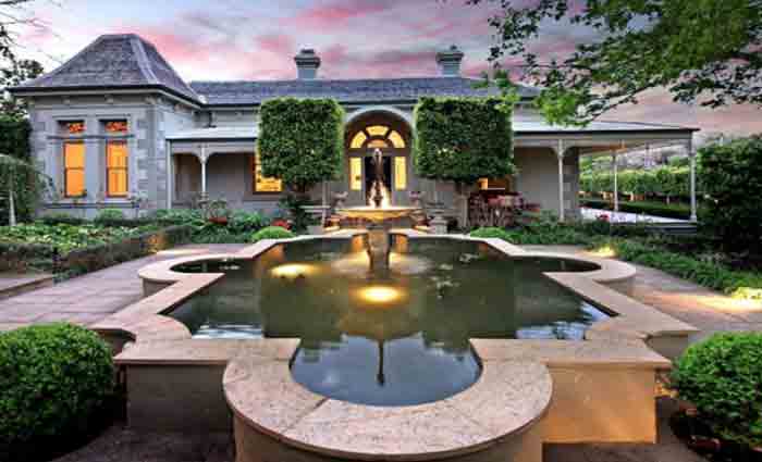 Melville, Brighton trophy home sells