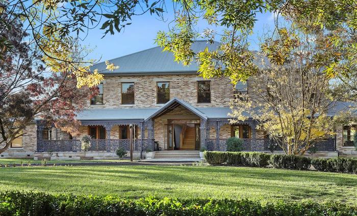 Six bedroom Arcadia house, Berrilee Ridge, listed for sale
