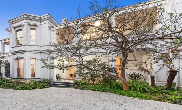 Toorak trophy Carmyle, one of the suburb's first homes, hits the market