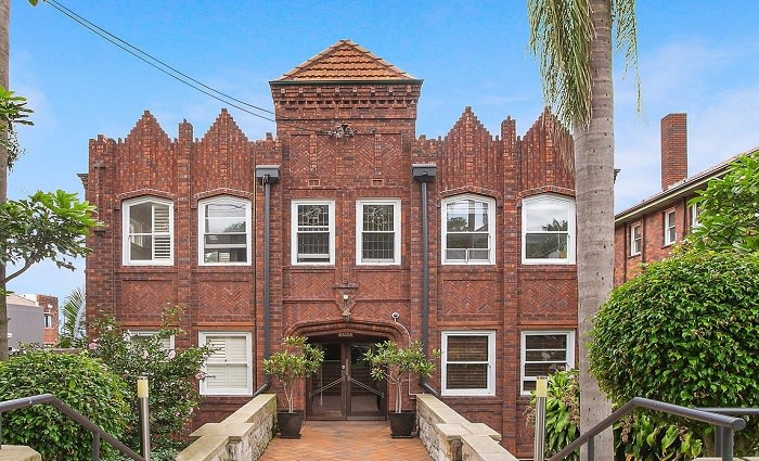 Model Roberta Pecoraro and fashion designer boyfriend sells in Bellevue Hill