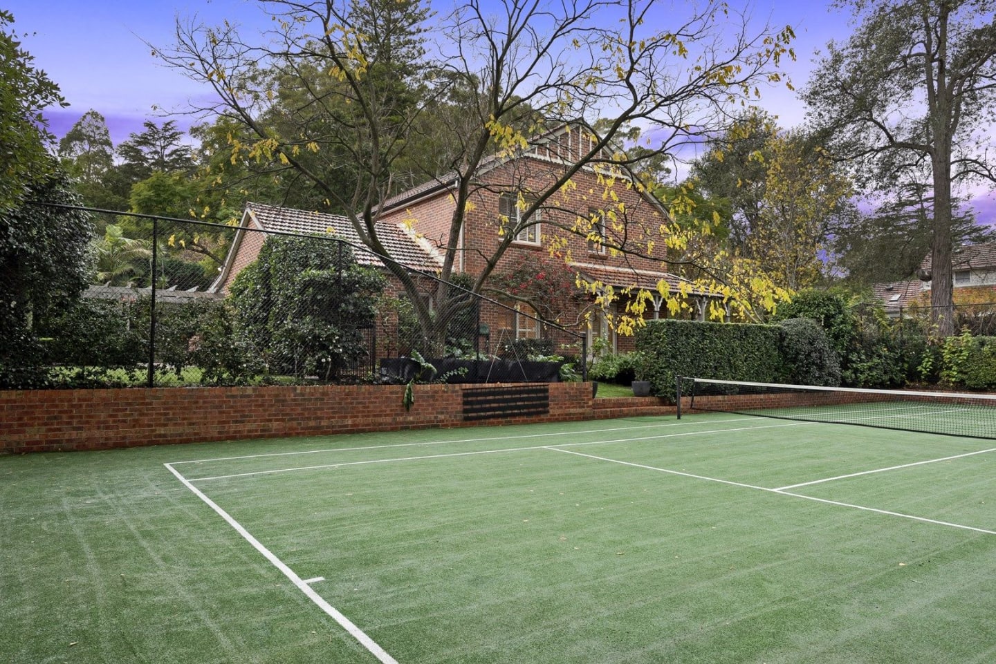 Wallaby legend Stirling Mortlock sells at Pymble