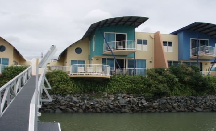 Bargain property in Rosslyn? Waterfront Rosslyn villa listed at $250,000 reduction