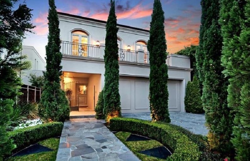 Trevor O'Hoy lists Brighton home with putting green