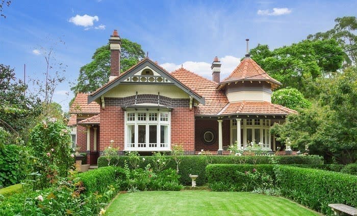 Alba Longa, the Appian Way, Burwood trophy home auction offering