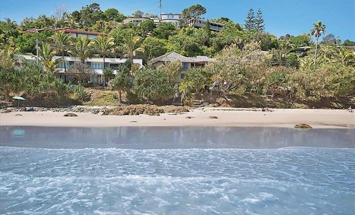 Tide still receding at Wategos Beach, Byron Bay 