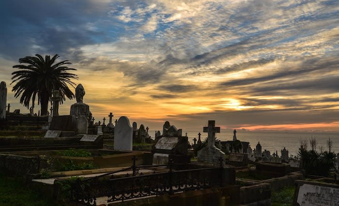 Migrant communities keep our cemeteries alive as more Anglo-Australians turn to cremation