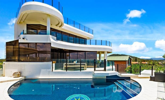 Tony 'Plugger' Lockett buys in Cabarita Beach