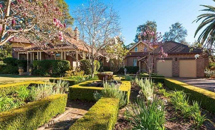 Theace, the 1904 Federation trophy mansion in Gordon listed