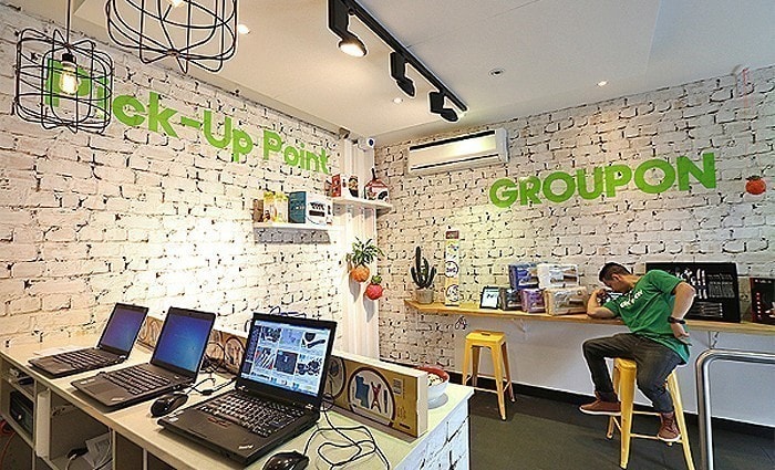 Online retailers turn to Christmas pop-up shops in bid to cash in on “new retail”