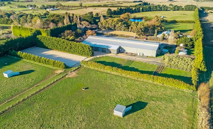 Kyneton's Sunbury Lodge Equestrian Centre still on the market