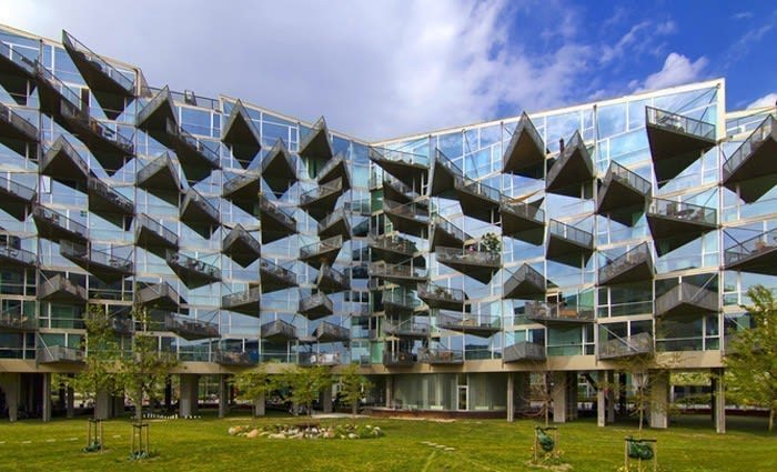 Valleys, alleys and roundabouts: Innovating beyond a precinct