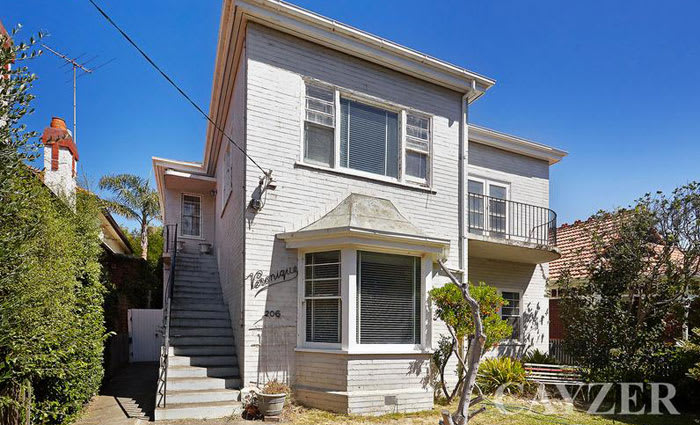 Cricketing great Ian Johnson's Albert Park estate sale