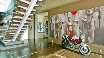 Alicia Keys tries to flip Lenny Kravitz's former penthouse for a $5 million profit