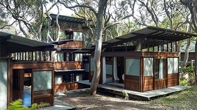 Builder lists Avalon's Angophora House by Richard Leplastrier