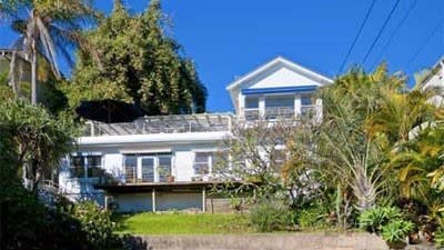 Shoeman Gary Castles sells on Whale Beach