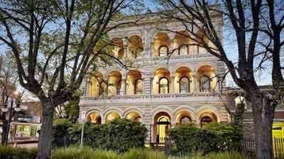 Melbourne businessman Steve Vizard sticks with $8 million-plus hopes for St Kilda mansion Clendore