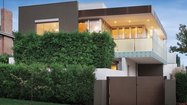 Motor racing legend Allan Moffat lists Toorak apartment