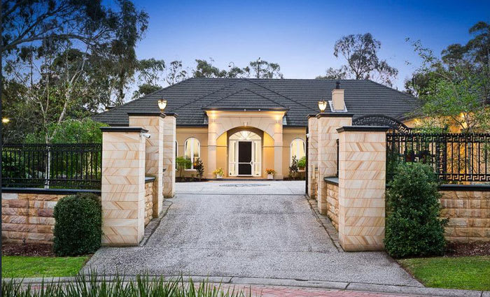 Mick Gatto's Lower Plenty abode under contract