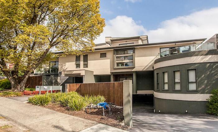 Templestowe Lower three bedroom apartment sold by mortgagee