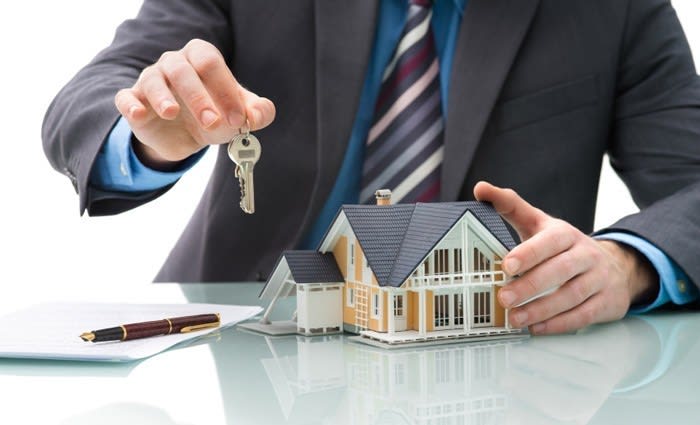 To tackle risk, address how mortgage brokers are paid