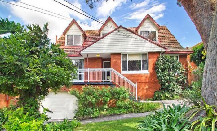 North Sydney home sells for nearly $200,000 above reserve as interest rates push auctions to “remarkable” high