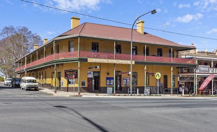 Historic Braidwood hotel, once visited by Mick Jagger, hits the market