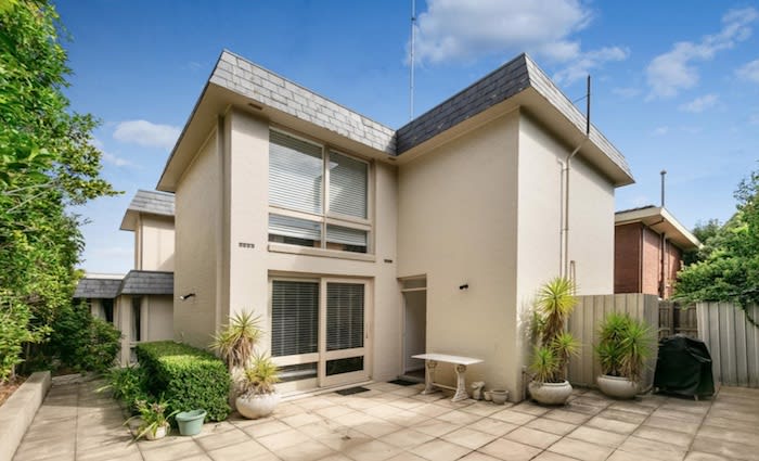 Golf promoter veteran Tony Roosenburg fails to sell in Toorak