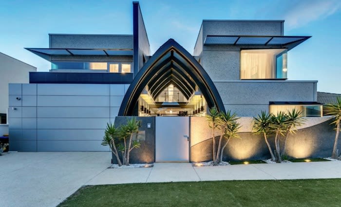 Adelaide star in weekend auctions