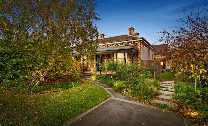Former NAB chief of staff Rosemary Rogers lists Williamstown trophy home