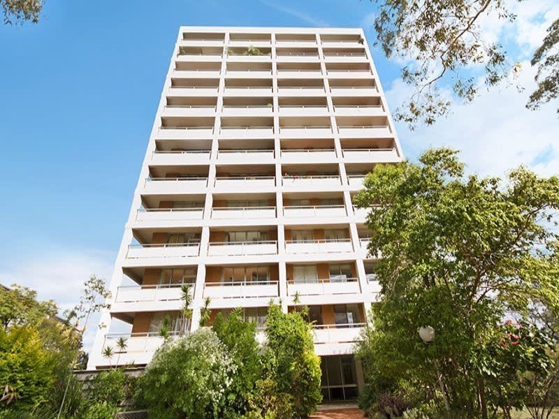 Anna Bligh lists Highgate Hill, Brisbane investment apart...