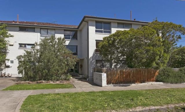 One bedroom Essendon unit sold for $291,000