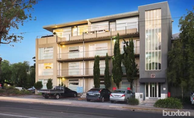 Seven years on, one bedroom St Kilda East apartment sold for $307,000 same price