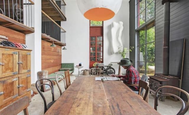 Sculptor Paul Begg lists Blue Mountains home