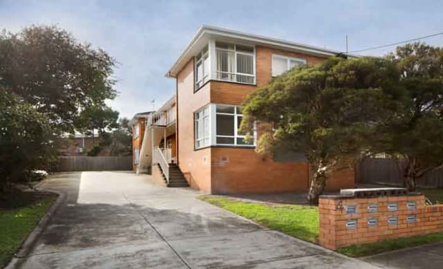Bayside Frankston apartment block close to the beach for sale