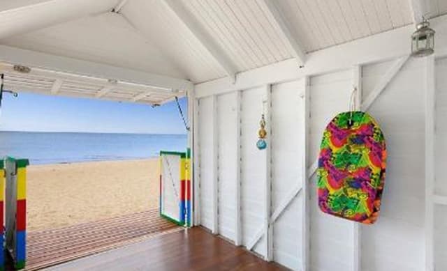 Brighton bathing box hits $307,000 record price