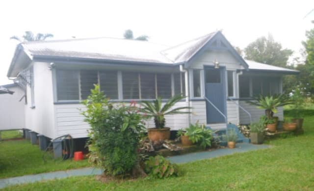 Former Federal treasurer Joe Hockey lists Atherton Tablelands farm