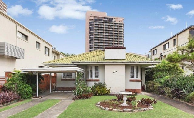 Rare Surfers Paradise home auction offering