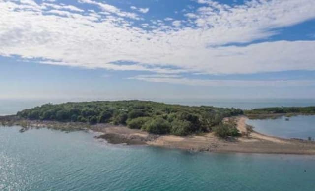 Own a Whitsundays island for $3.5 million