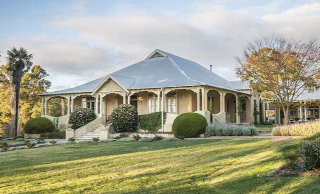 Peter Garrett finally sells Rowe Cottage in Mittagong